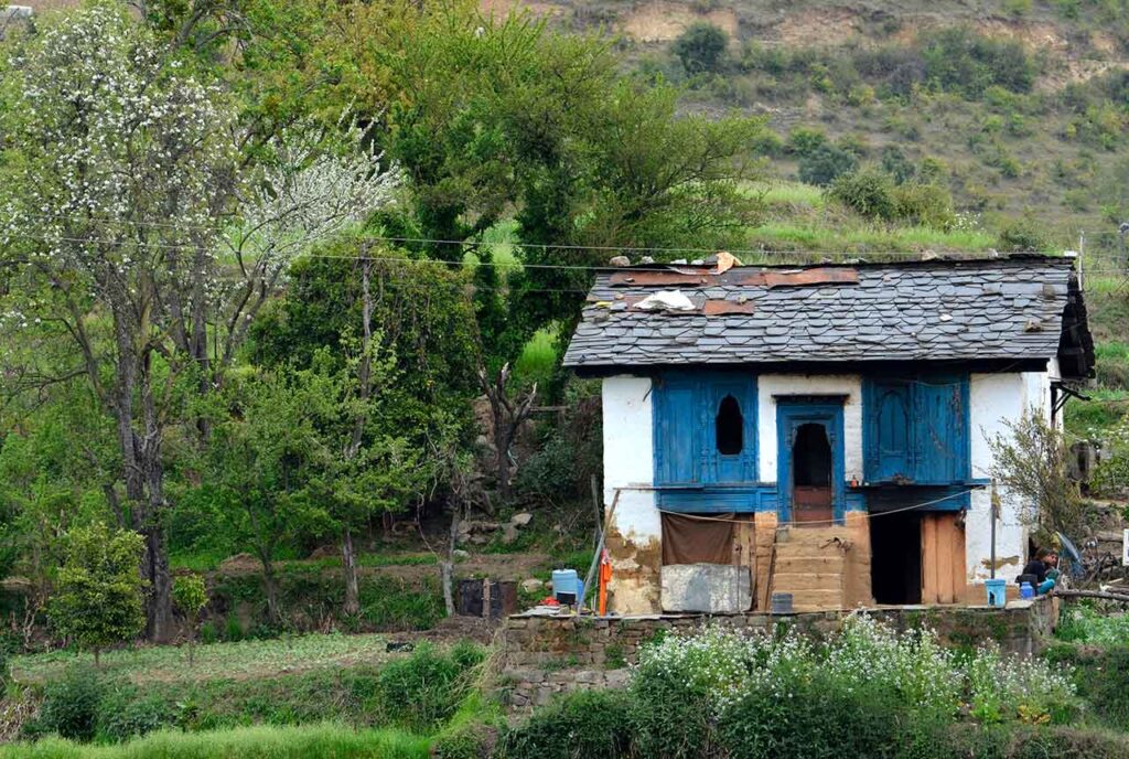 casa traditionala lasata pentru a ilustrat un produs ieftin