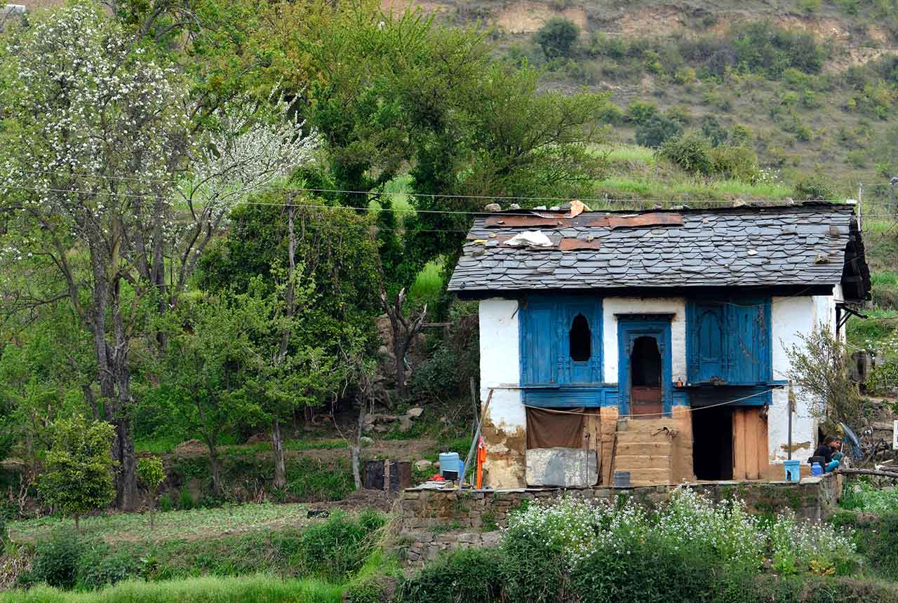 casa traditionala lasata pentru a ilustrat un produs ieftin